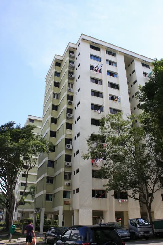 709 Yishun Avenue 5