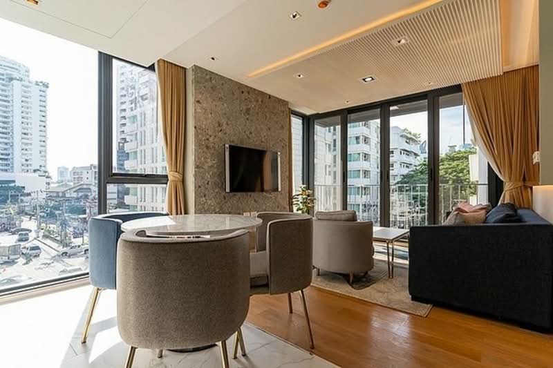 111 Luxury Residence : 111 เรสซิเดนท์ ลัคชัวรี