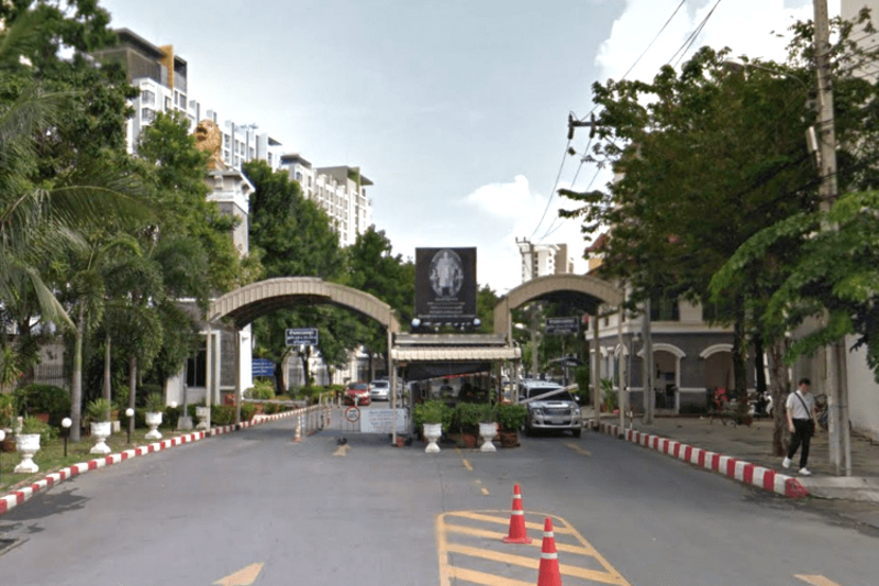 Baan Klang Muang British Town Srinakarin