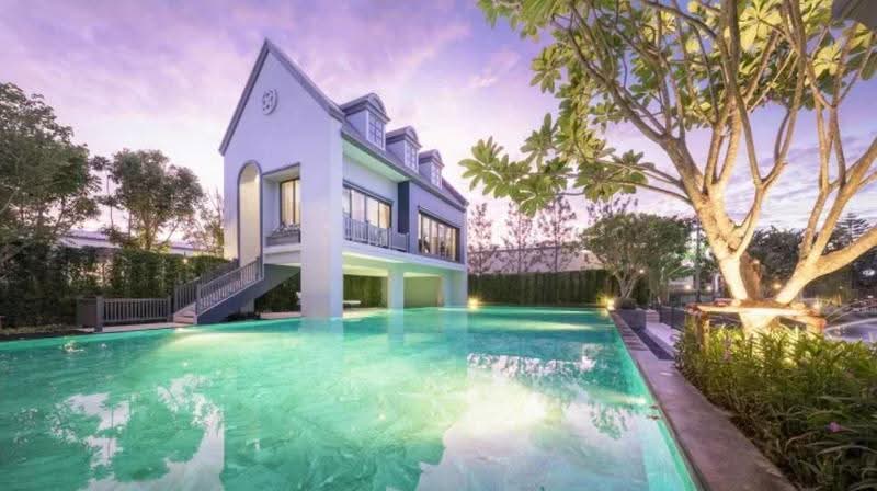 สีวลี ศรีนครินทร์ – ร่มเกล้า (Sivalee Srinakarin-Romklao)