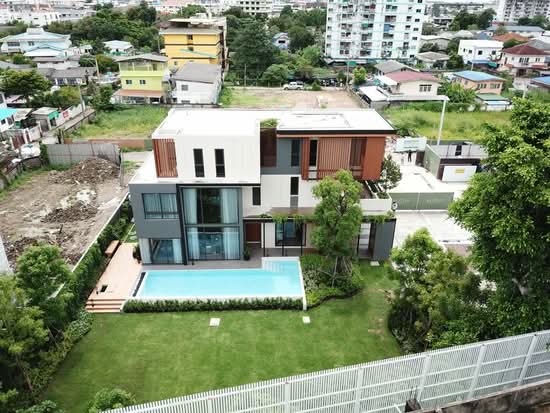 Altitude Mastery Sukhumvit : อัลติจูด มาสเตอรี่ สุขุมวิท