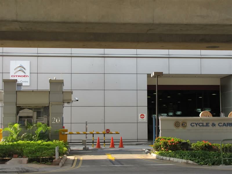 SIS Building