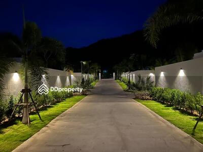 - Pranee : ปราณี