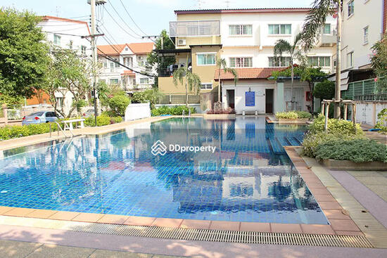 ขาย - Prinyaluck Jhamjun : ปริญลักษณ์ แจ่มจันทร์, กรุงเทพ