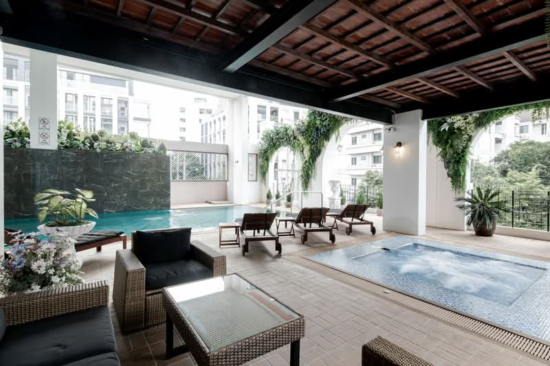Schloss at Thonglor