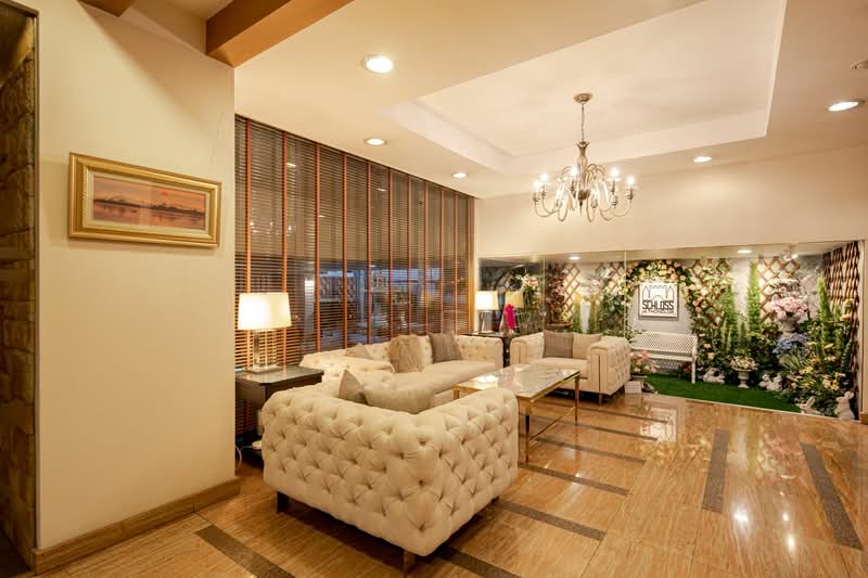 Schloss at Thonglor