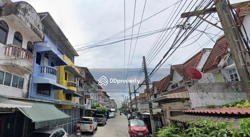 ขาย - Ban Chat Luang Soi Rat Uthit 54 : บ้านฉัตรหลวง ซอยราษฎร์อุทิศ 54, กรุงเทพ