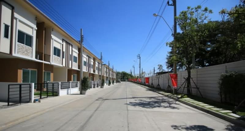 Pleno Town Petchkasem 81 : พลีโน่ ทาวน์ เพชรเกษม 81, กรุงเทพ, ถนน เลียบคลองภาษีเจริญฝั่งใต้, หนองแขม, หนองแขม, กรุงเทพ, 100 ตร.ม., ทาวน์เฮ้าส์ ขาย, โดย ชลิตา ชิตตนันท์, 500181696 - DDproperty.com