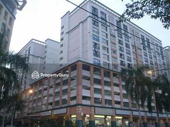 Plaza 393