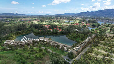 - Banyan Tree Lagoon Pool Villas