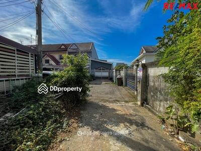  - Phet Hathai Village, Ramintra 8, Intersection 24 (Soi Wat Trai Rattanaram)