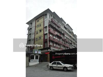 - Mei on The Madge (Vista Permai)