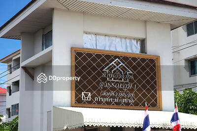 - Baan Ua-Athorn Wat Sri Waree Noi