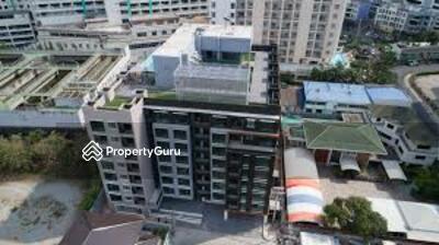  - Upper Suites Sriracha