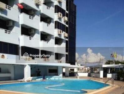 - Bang Saen Royal Beach : บางแสน รอยัล บีช