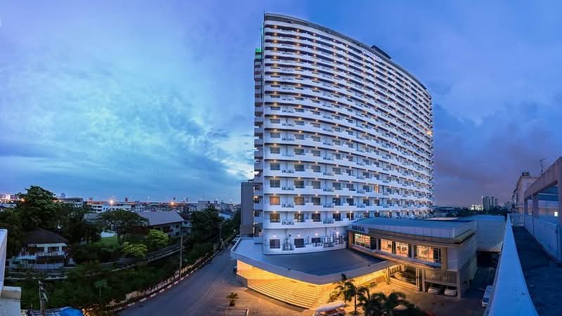 Avana Bangkok Hotel & Convention Centre, Bangkok, 906 Debaratna Road, Bang Na, Bang Na, Bangkok, 3 Bedrooms, 200 sqm, Condo For Rent, by Chomratkamol Soontorntarawong (Gor), 500298225 - DDproperty.com