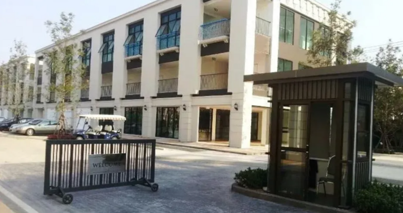 Chic District Ram 53 #0