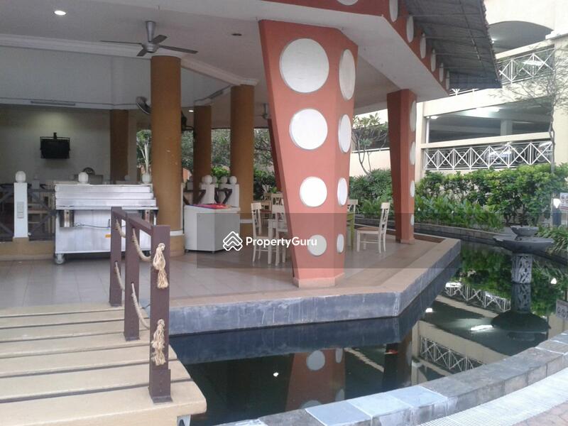 Koi Boulevard #0