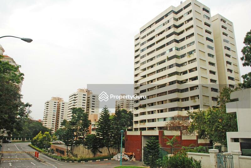 Pine Grove Condominium located at Clementi Park / Upper Bukit Timah