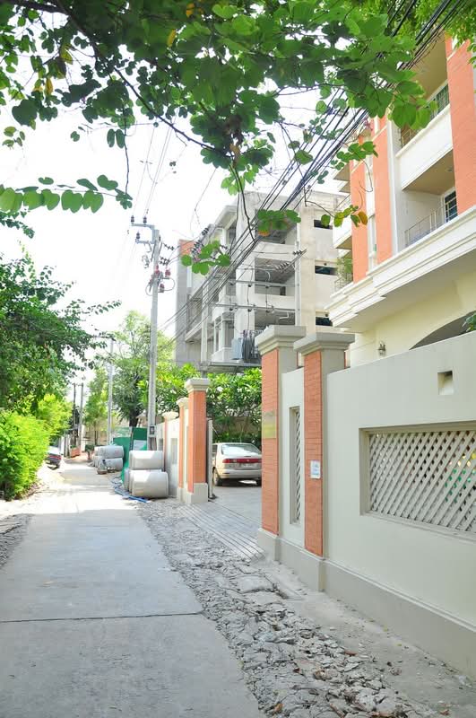 Turnberry Condominium