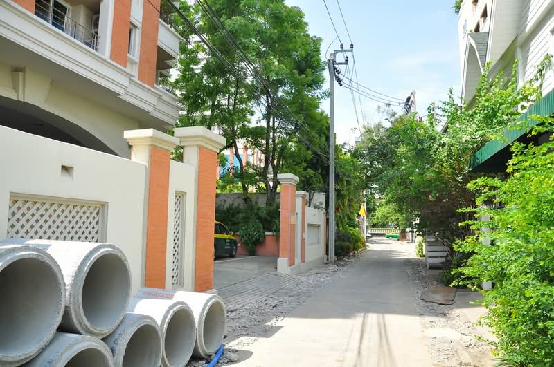 Turnberry Condominium