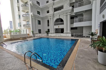 Royal Castle Sukhumvit : รอยัล คาสเซอร์ สุขุมวิท