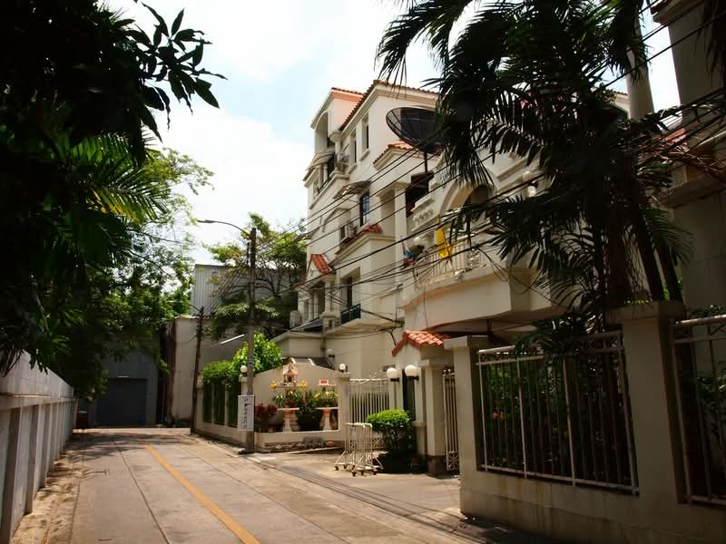 Private Sukhumvit : ไพรเวท สุขุมวิท