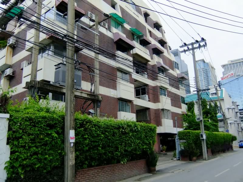 Pleonjit Condominium