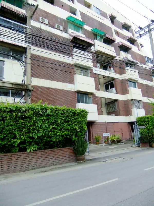 Pleonjit Condominium