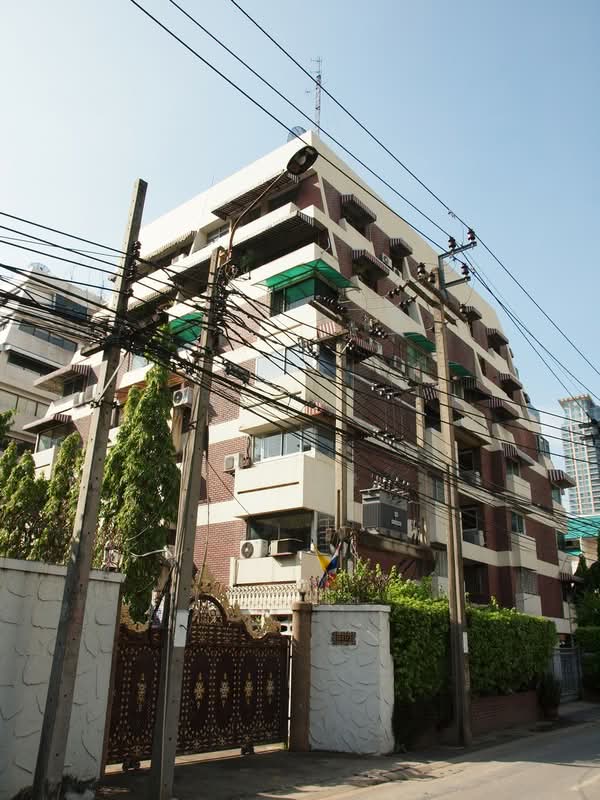 Pleonjit Condominium