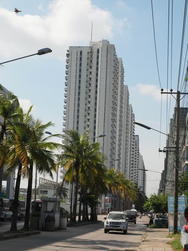 Lake View Geneva Condominium