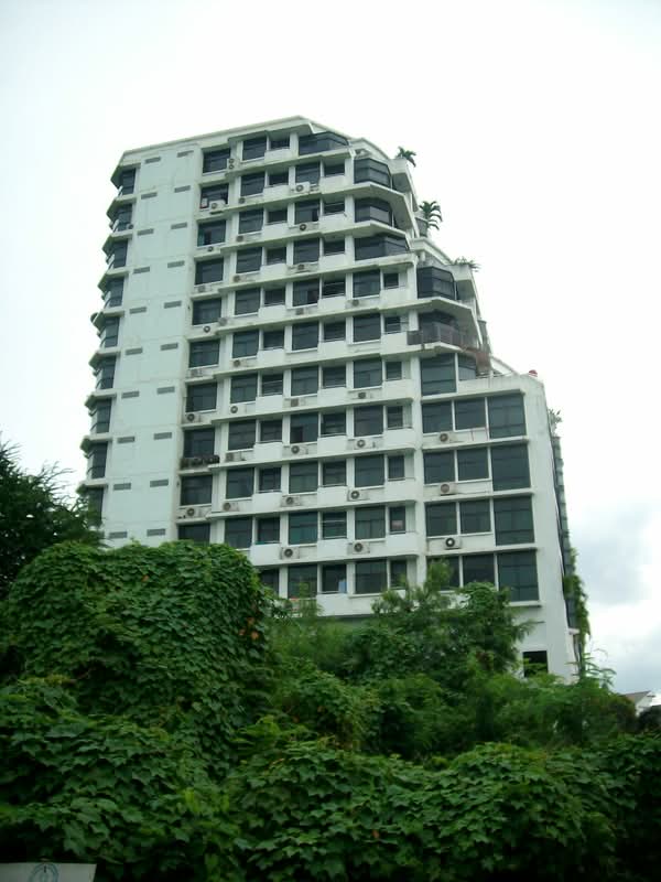 Ratchaarpa Tower condominium