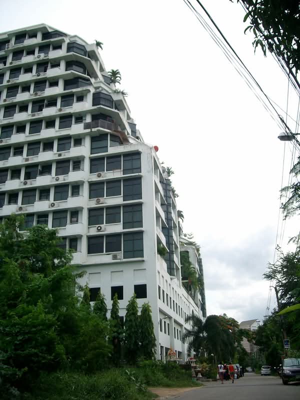 Ratchaarpa Tower condominium
