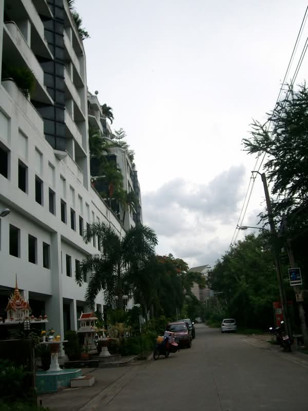 Ratchaarpa Tower condominium