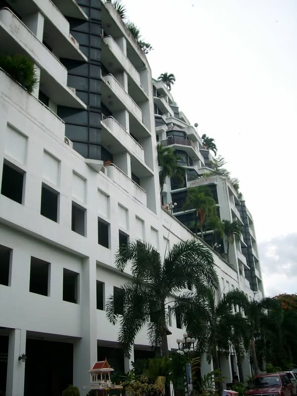 Ratchaarpa Tower condominium
