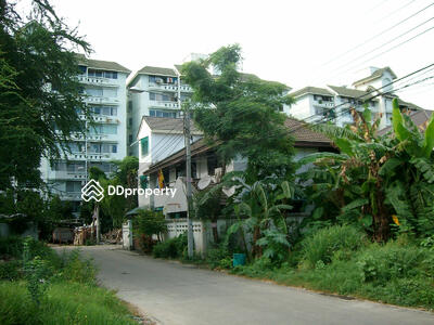 - การ์เด้น เพลส คอนโดมิเนียม