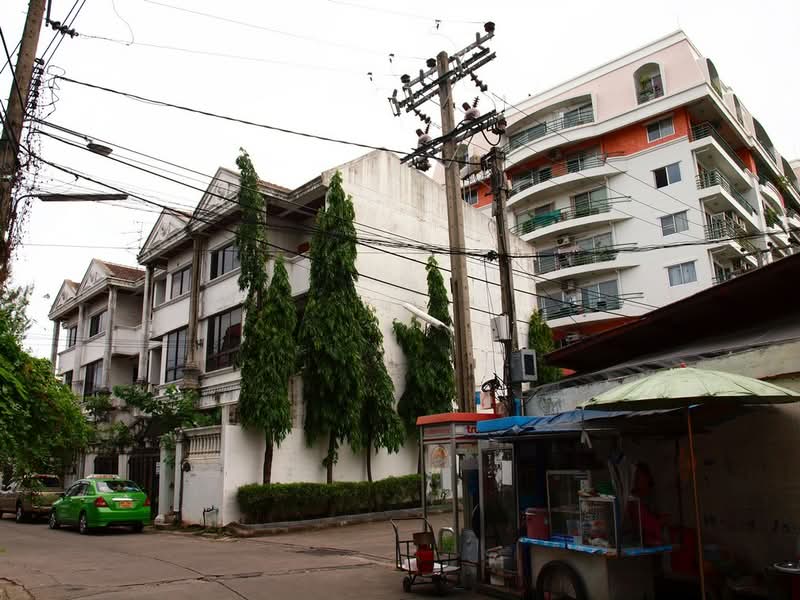 Baan Chom Dao Condominium
