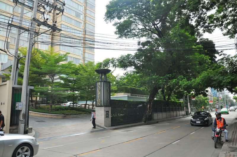 Hampton Thonglor 10
