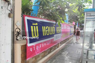 - พี แอนด์ เอส เพลส คอนโดมิเนียม