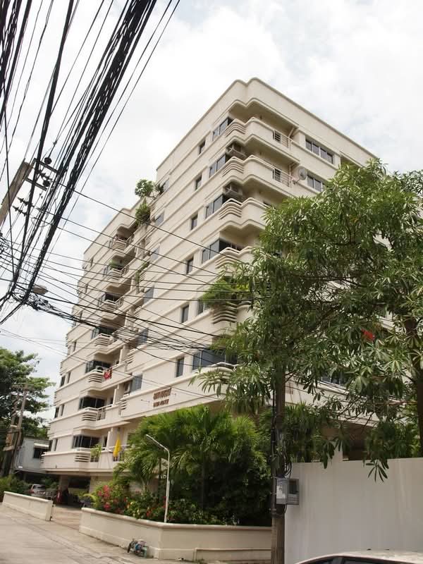 ลพา เพลส คอนโดมิเนียม