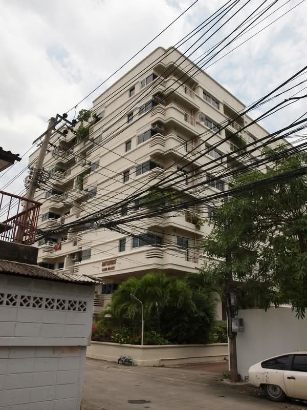 ลพา เพลส คอนโดมิเนียม