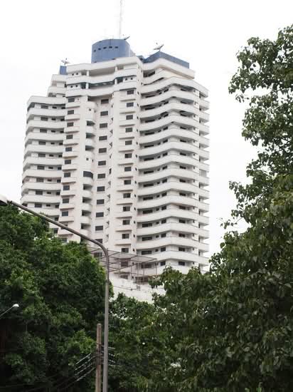 Bangkok Yacht Club condominium1