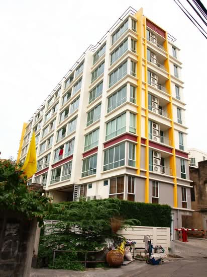 Aliss Wongwienyai condominium