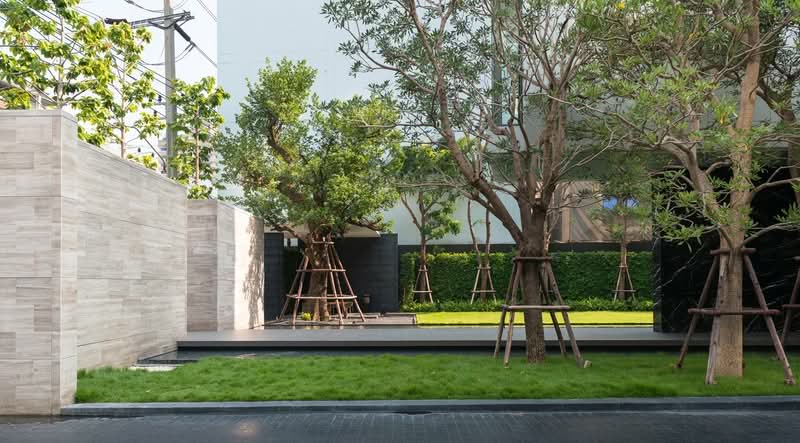 HQ Thonglor by Sansiri
