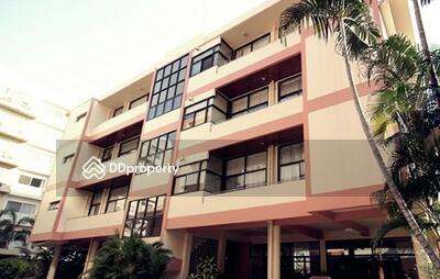 - UR Thonglor Soi 13