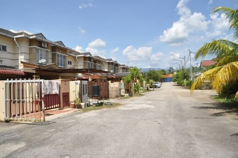 1-storey Terraced House for Sale in Antara Gapi (Ulu Yam) - Tris Jong - PropertyGuru.com.my