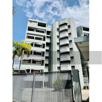 Merak Kayangan Court