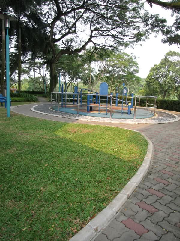 81 Commonwealth Close