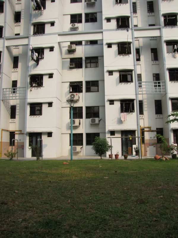 81 Commonwealth Close