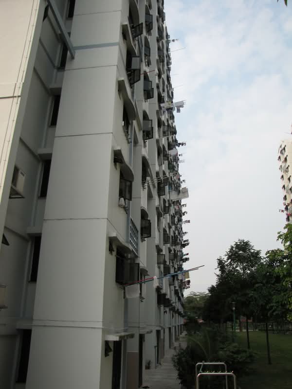 82 Commonwealth Close